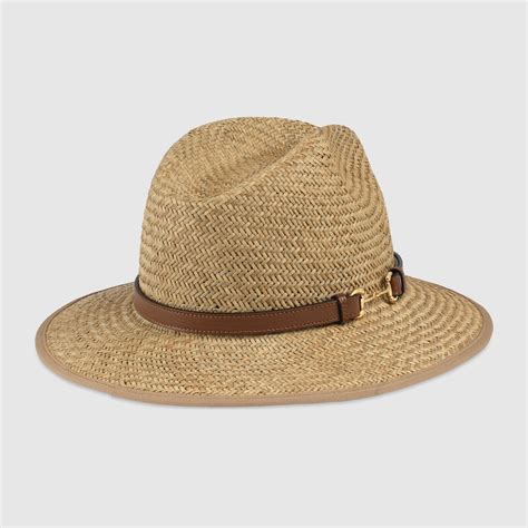 Chapeau de paille avec Mors en beige .